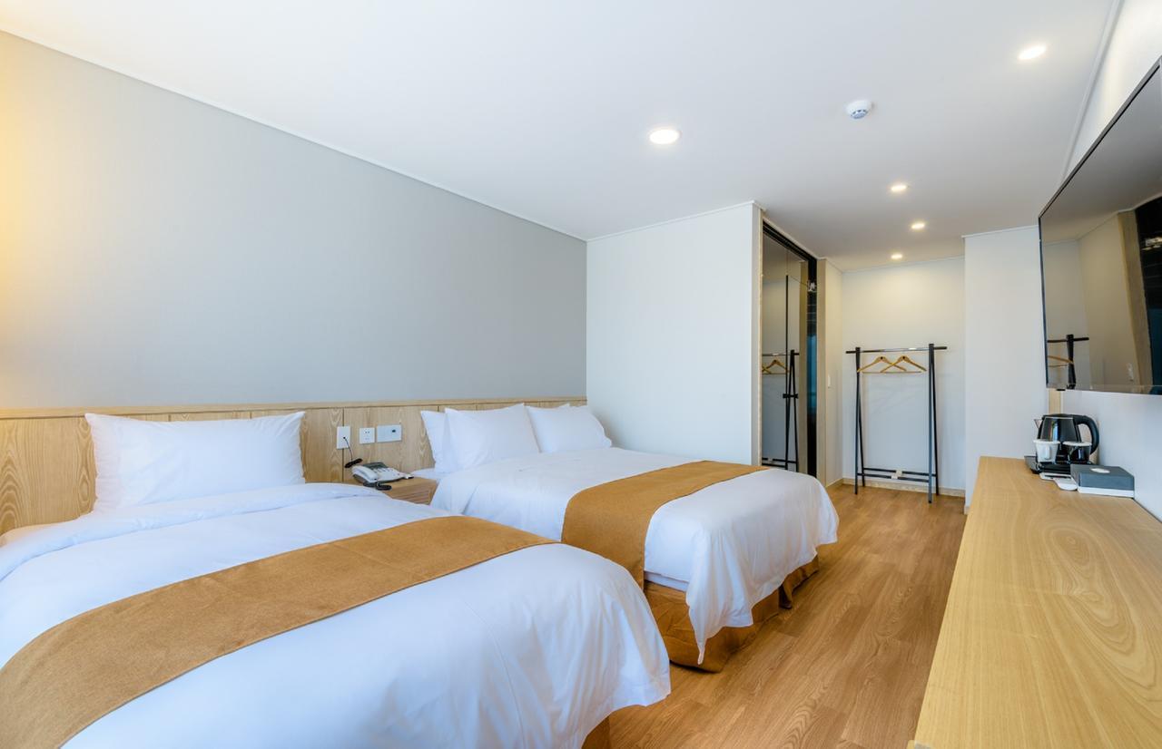 Thira Hotel Seogwipo Eksteriør bilde