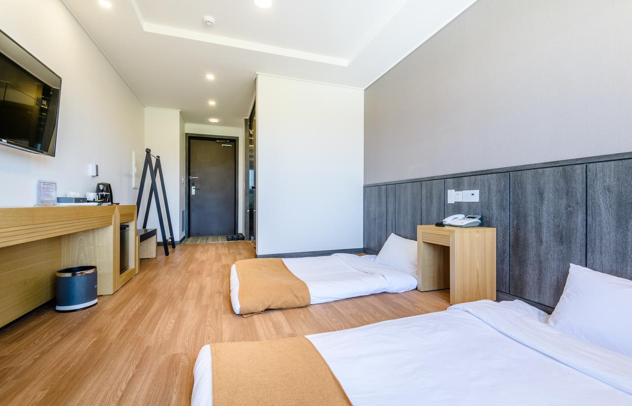 Thira Hotel Seogwipo Eksteriør bilde
