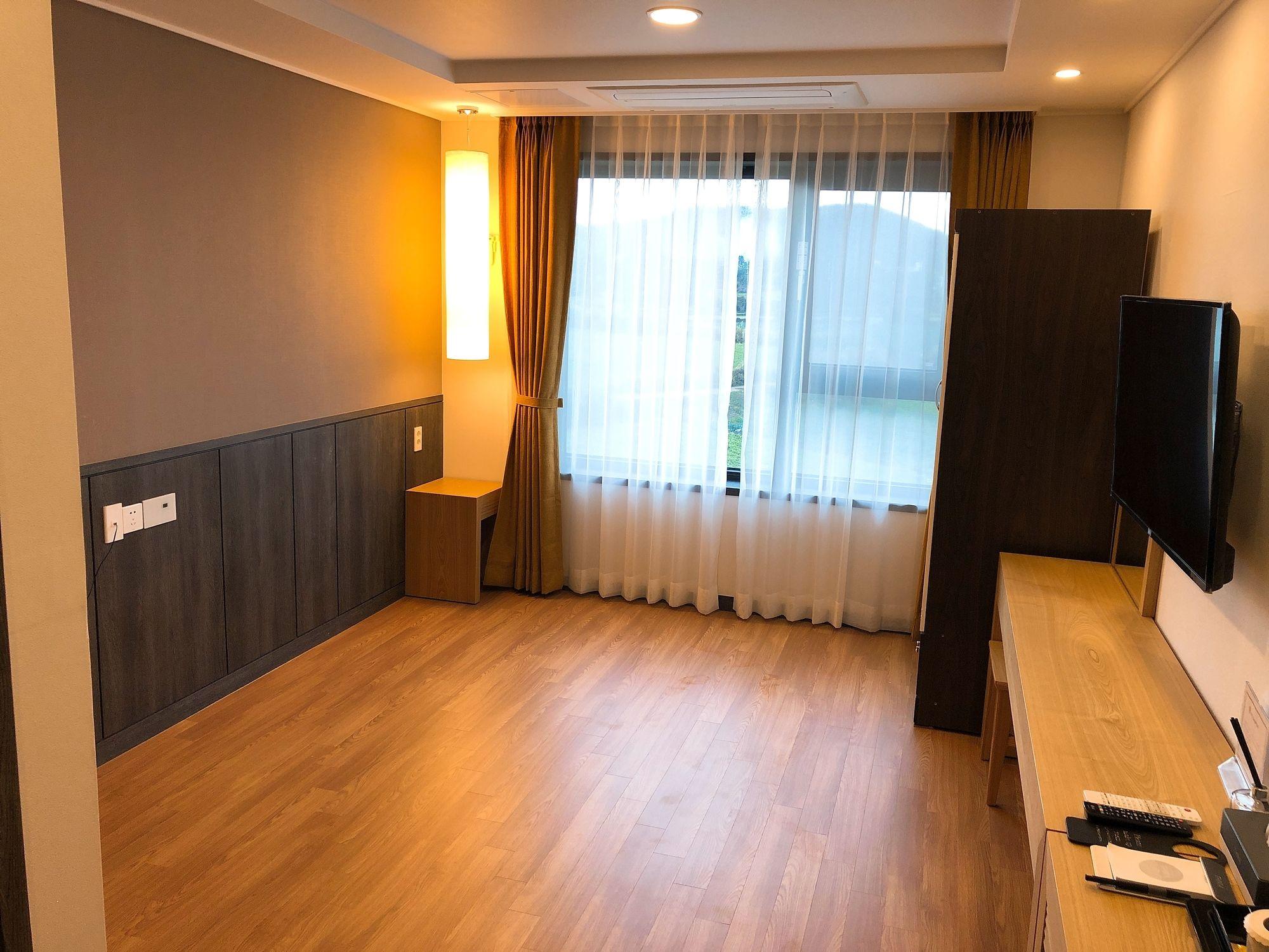 Thira Hotel Seogwipo Eksteriør bilde